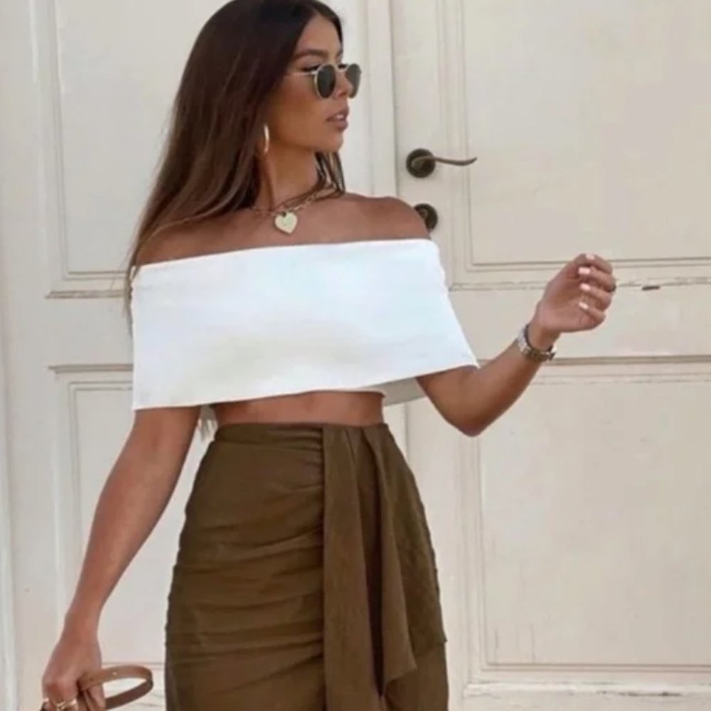 Off the Shoulder Cropped Knit Top